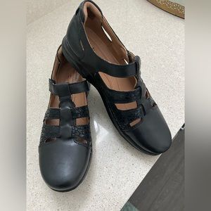 Clarks Women’s Appley Strap Mary Jane’s - Black- Size 8 1/2